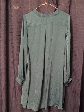 NWOT Oversized Silky Teal V-Neck Long-Sleeve Tunic with Smocked Cuffs